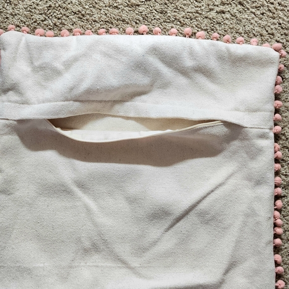 Homewear Arrows pillow cover Size 17x17 Color cream with pink pom fringe - Picture 4 of 6